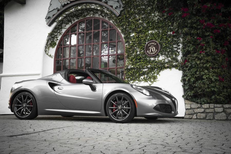  Alfa Romeo 4C Spider (960) 2015 года  (NA) (фото 38 из 40)